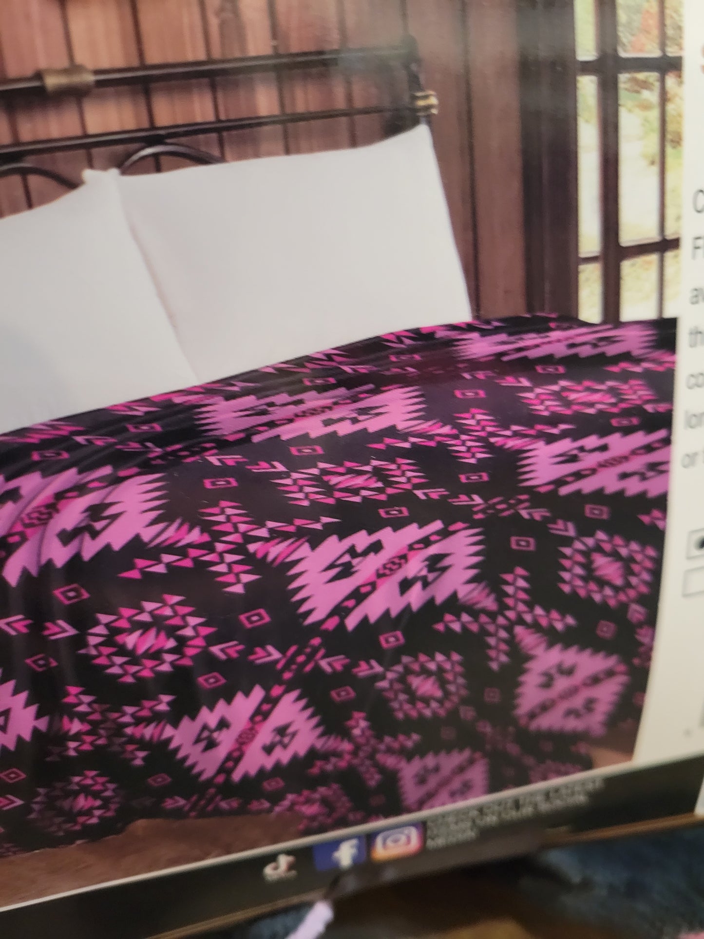 Twin Size Lightweight Throw Blanket - Pink/ Black Aztec