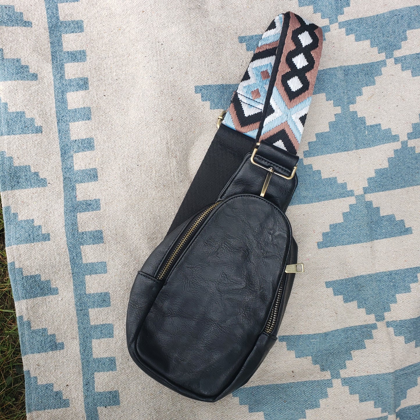 Crossbody Black/Aztec - Gravel Road Mercantile