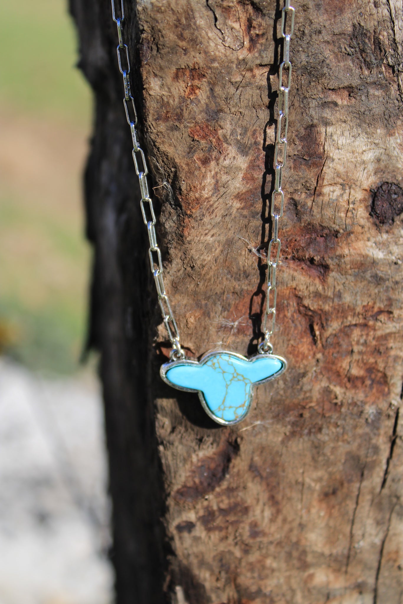 Cow head shaped turquoise pendant necklace 