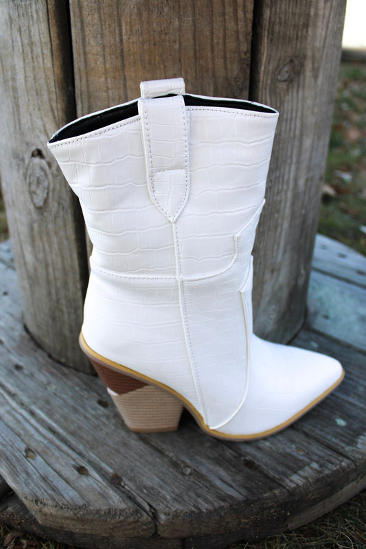 White cowgirl boot with heel