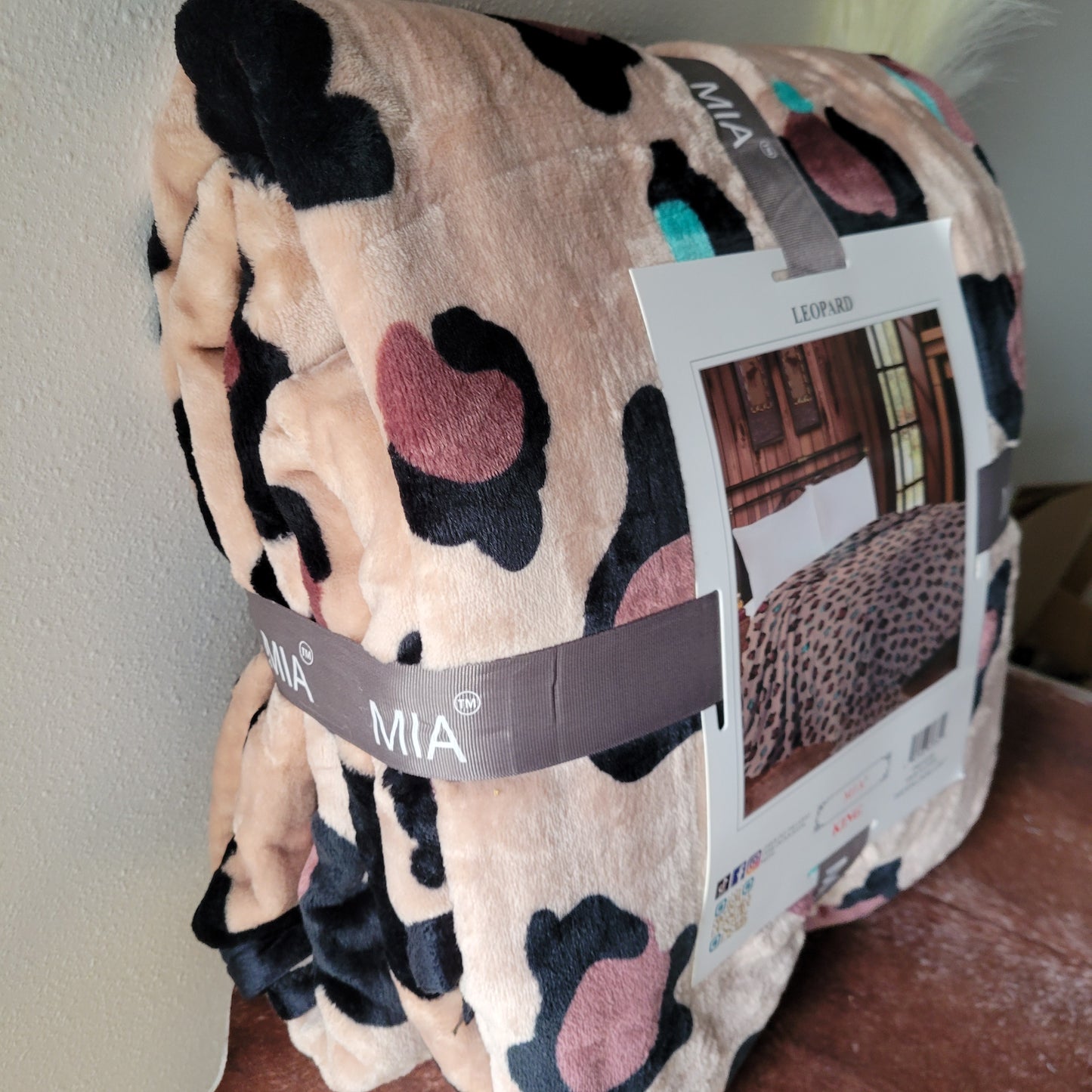 Mia King Throw Blanket - Leopard